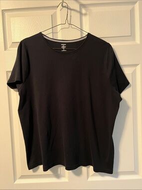 100% cotton Black Short Sleeve Crewneck Tee - Women 2x like new
